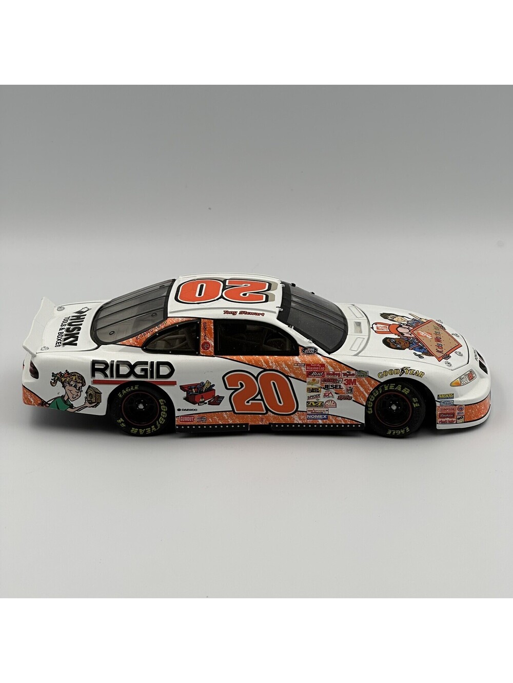 Tony Stewart #20 Home Depot Kids Workshop 2000 NASCAR 1:24 Diecast Action